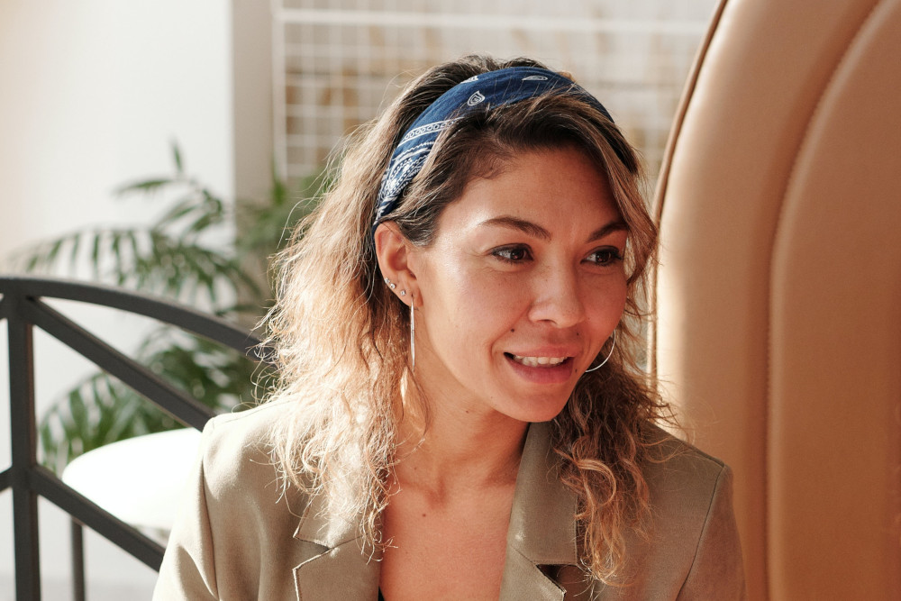 woman at a coffeeshop